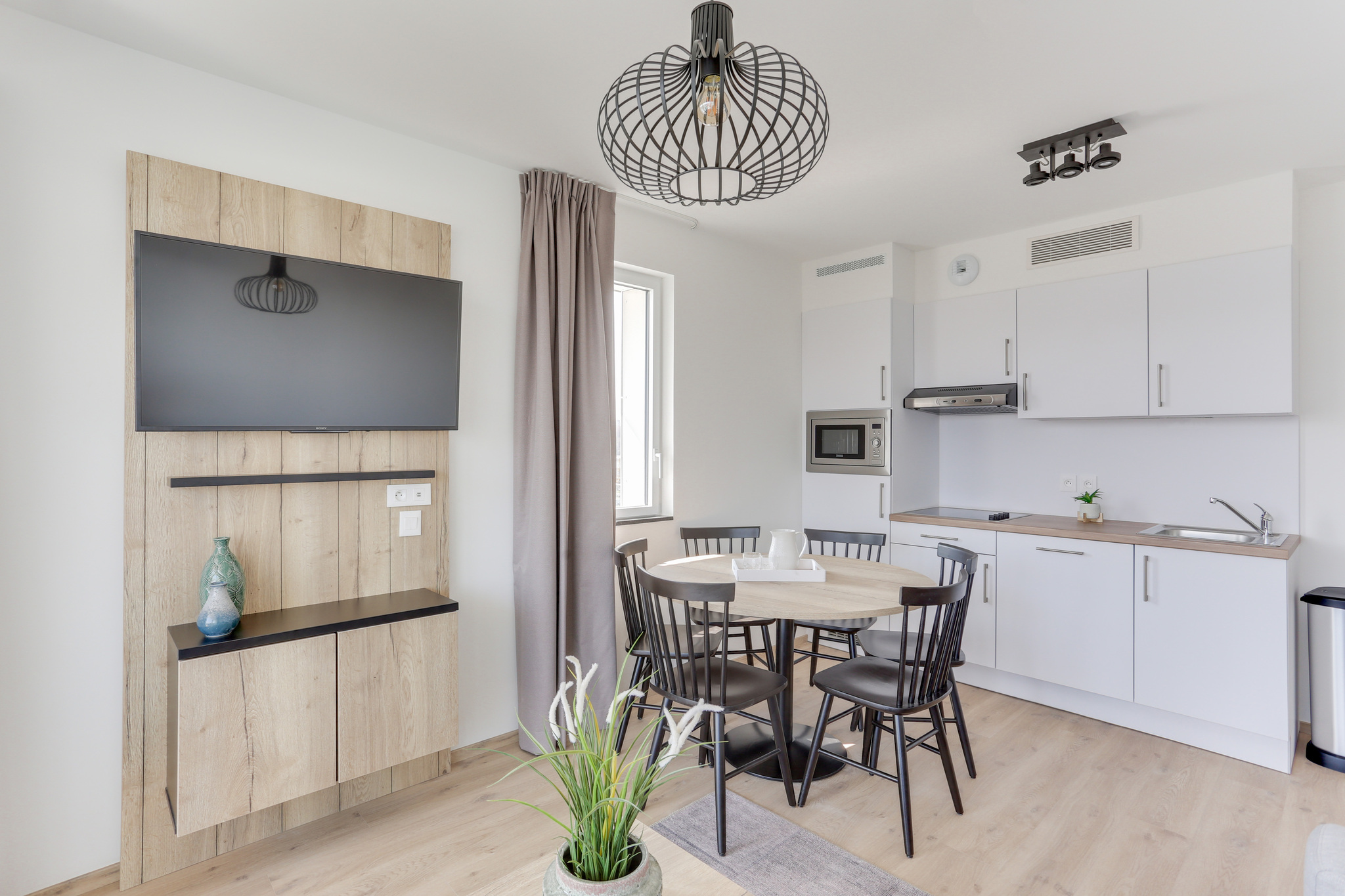 family-suite-for-6-people-with-2-bedrooms-and-balcony