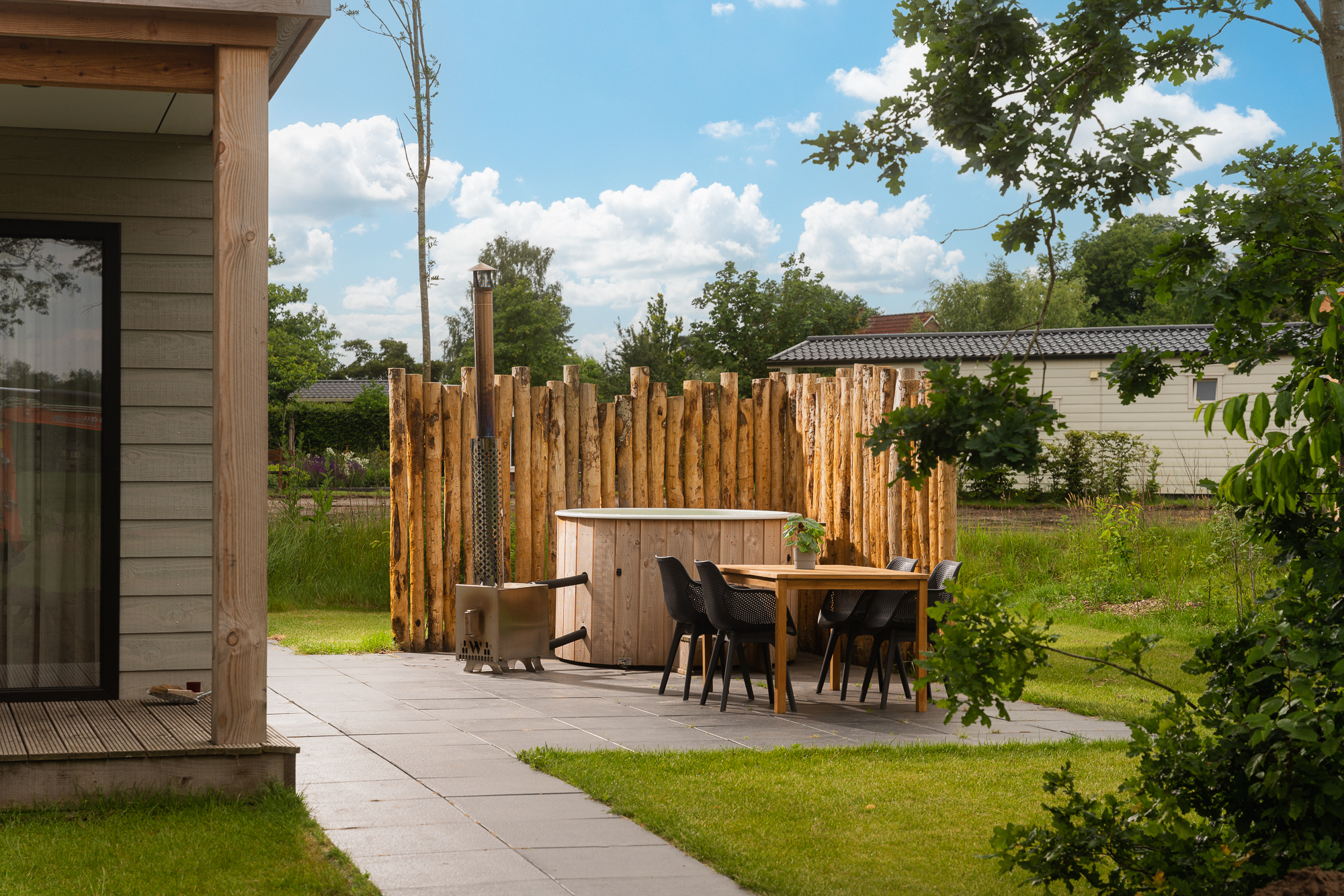 lodge-with-hot-tub-4-people