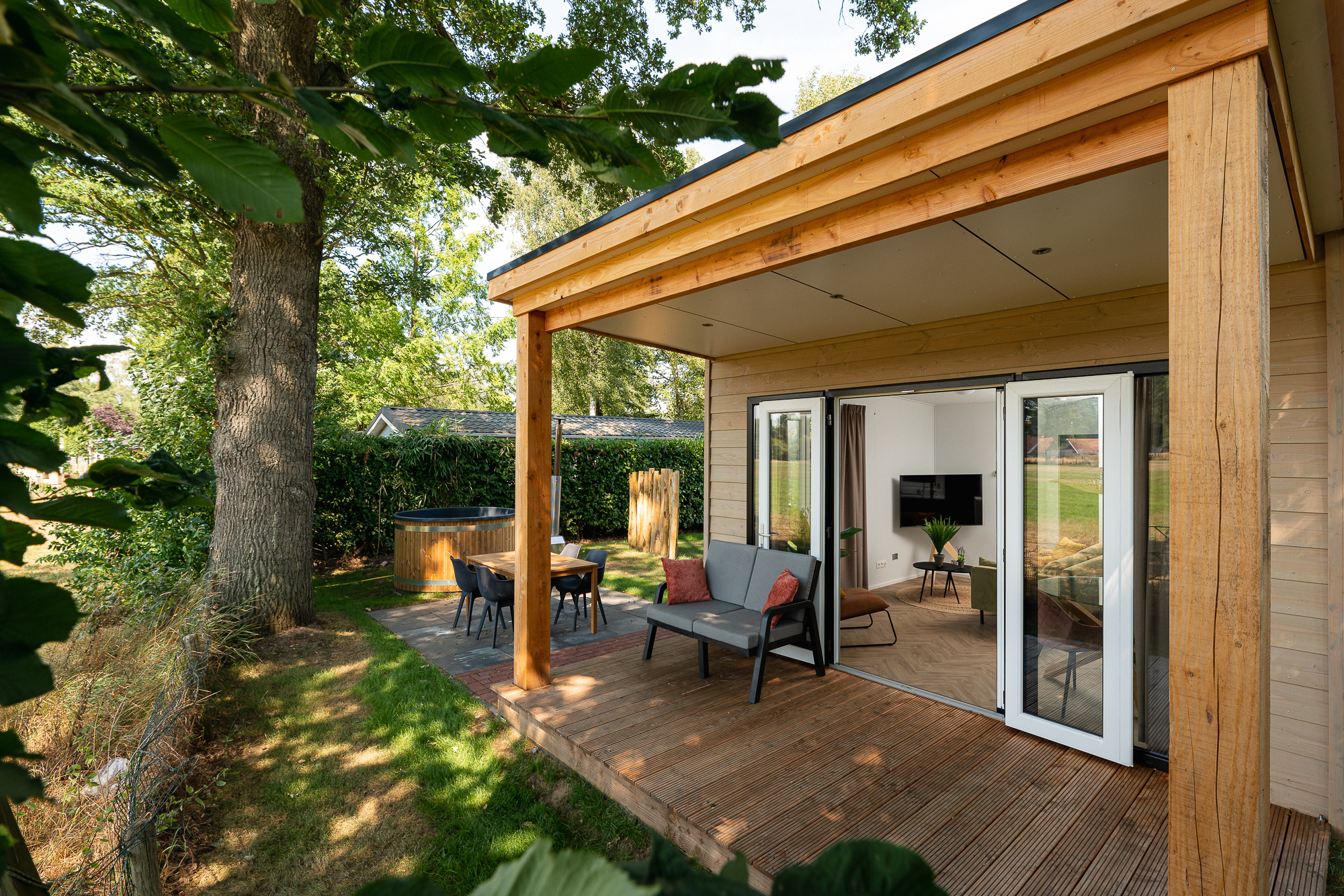 nature-lodge-with-sauna-and-hot-tub-2