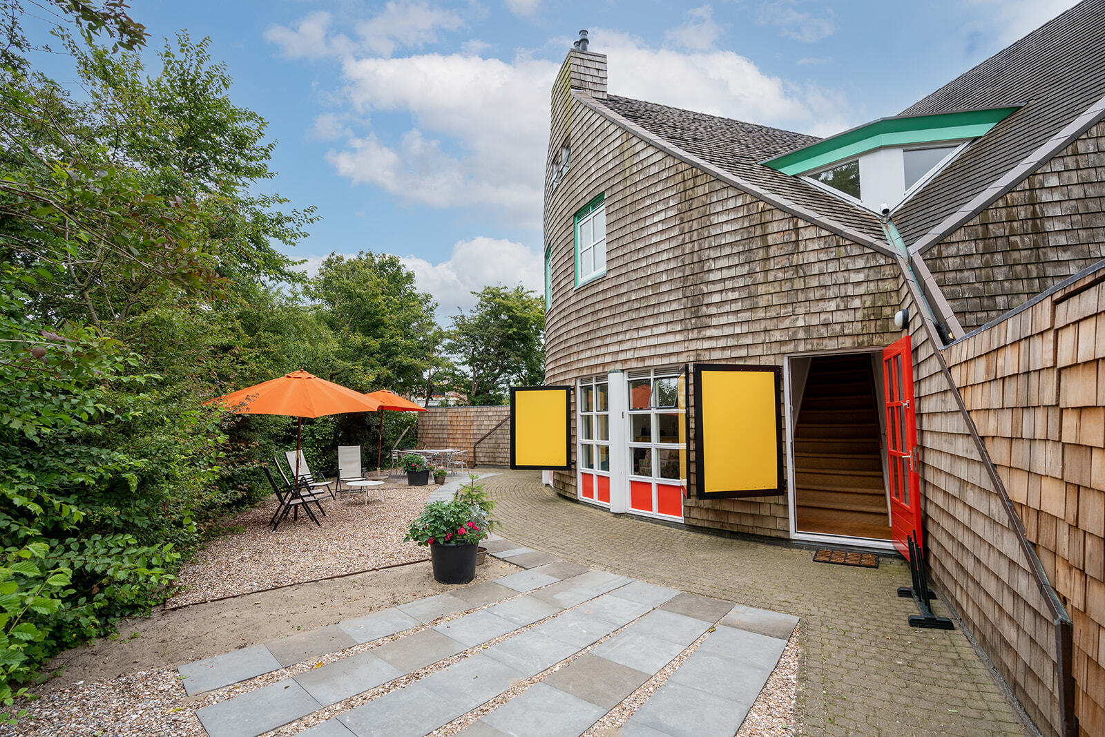 Gemütlich eingerichtete Familien Ferienwohnung eines Hausteils mit großer Spielwiese, Privatsphäre, zentrale Lage, großer Spielplatz, Kindfreundlich.
