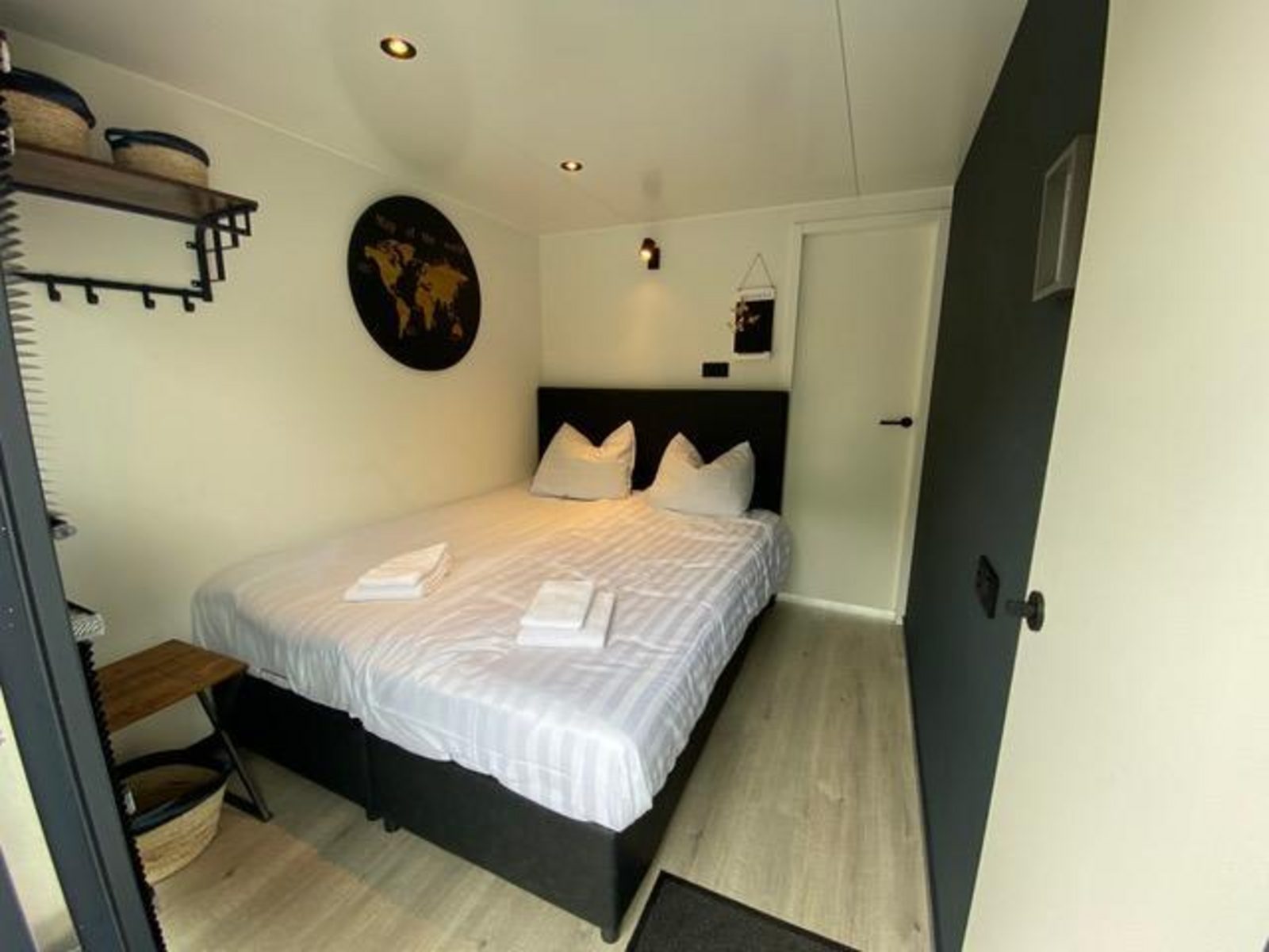 Houseboat  - Witteweg 23 | Middelaar 'Marina Mookerplas'