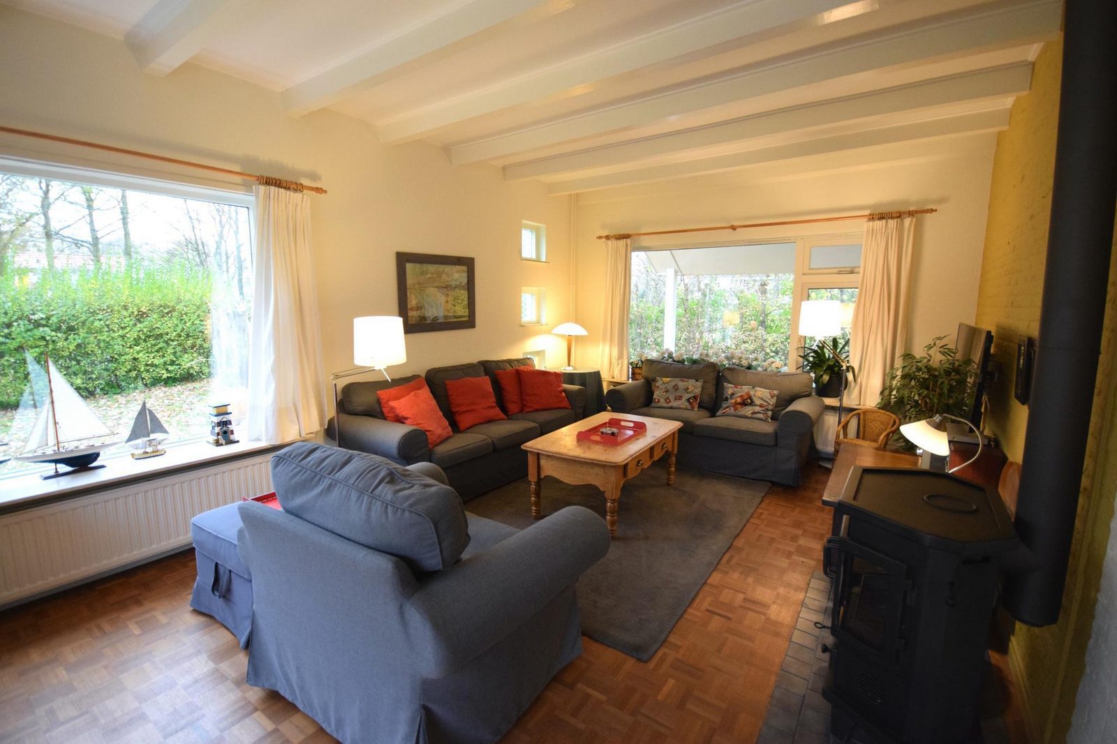 VZ1157 Detached very spacious holiday home in Oostkapelle