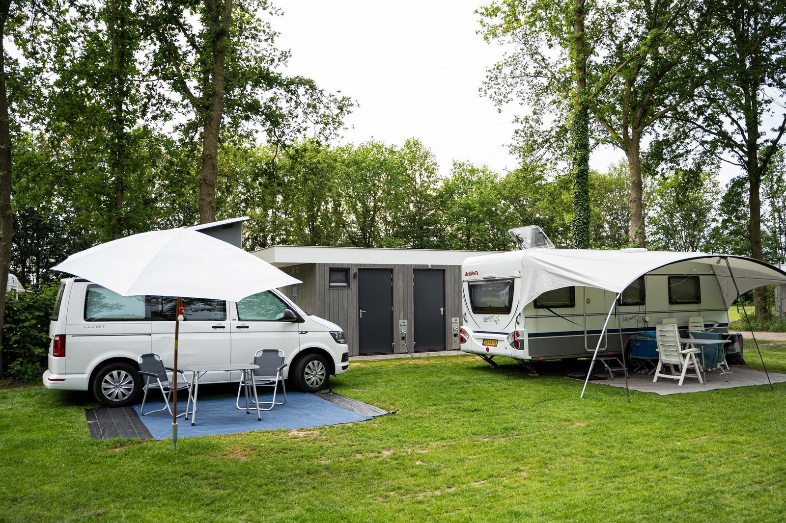 Camping Vakantiepark BreeBronne - Comfortplaats West incl. privé-sanitair CPWS