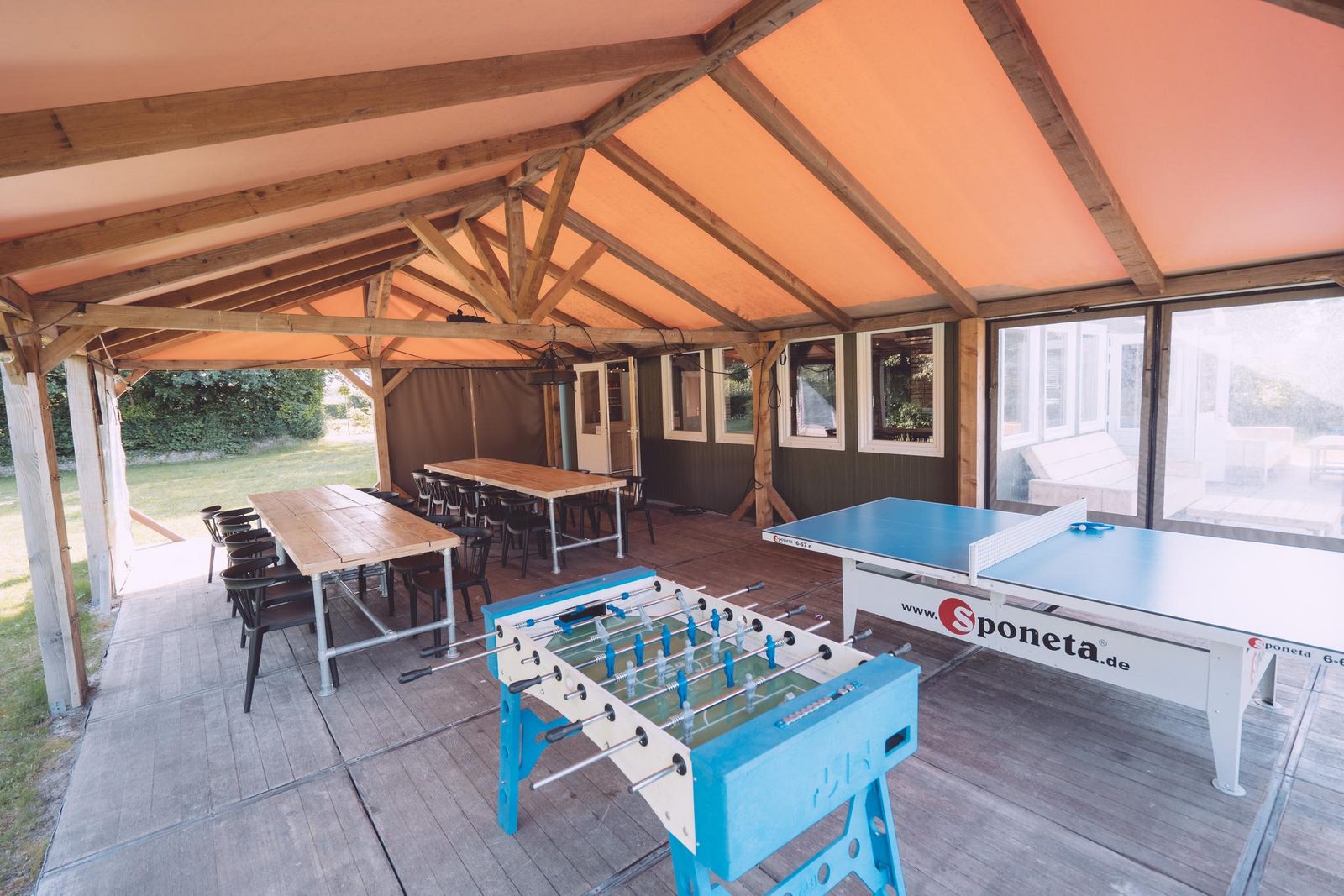 Group accommodation: 'Het Strandhuis' + 4 comfortable houses (24 people)