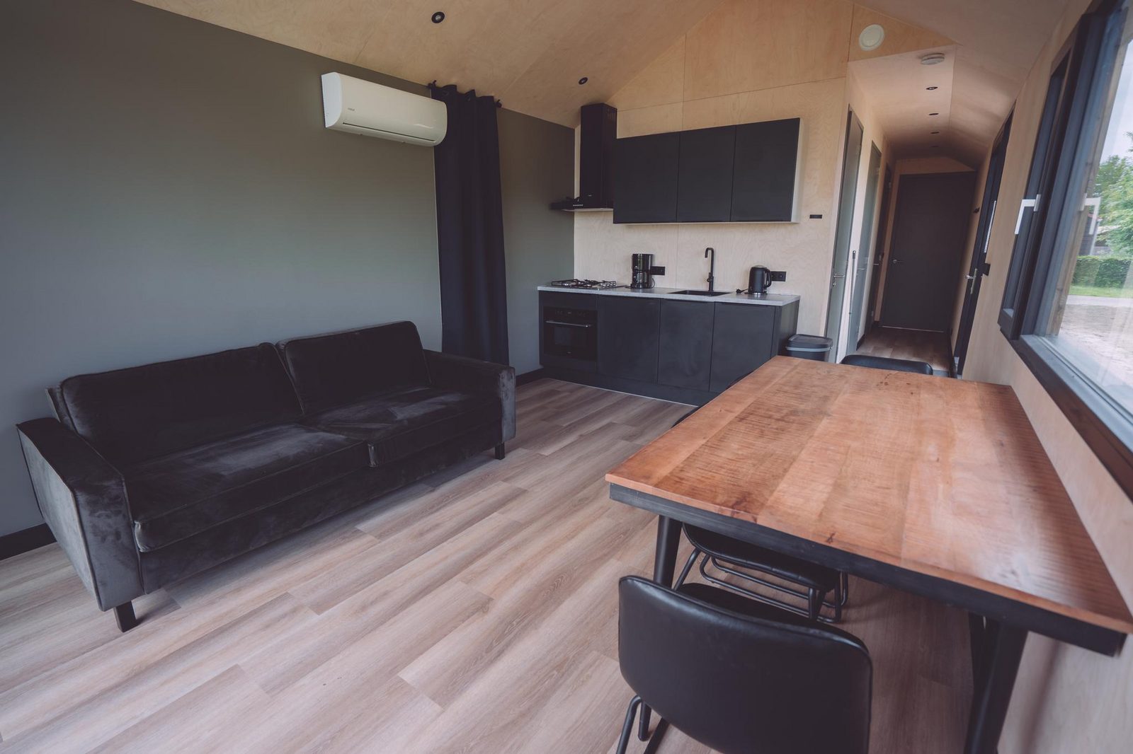 Groupaccommodation 'de Blokhut' + 4 4-personTiny Houses (16 people)
