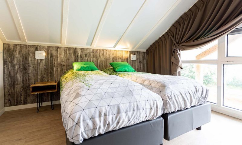 villa-10-personen-zwembad-en-wellness-hottub