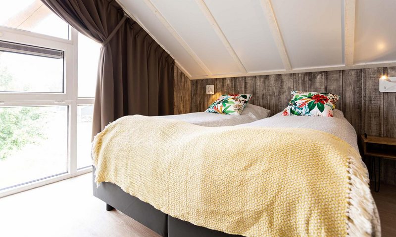 villa-10-personen-zwembad-en-wellness-hottub