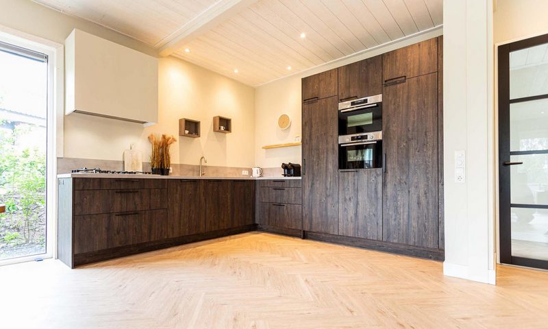 villa-10-personen-zwembad-en-wellness-hottub