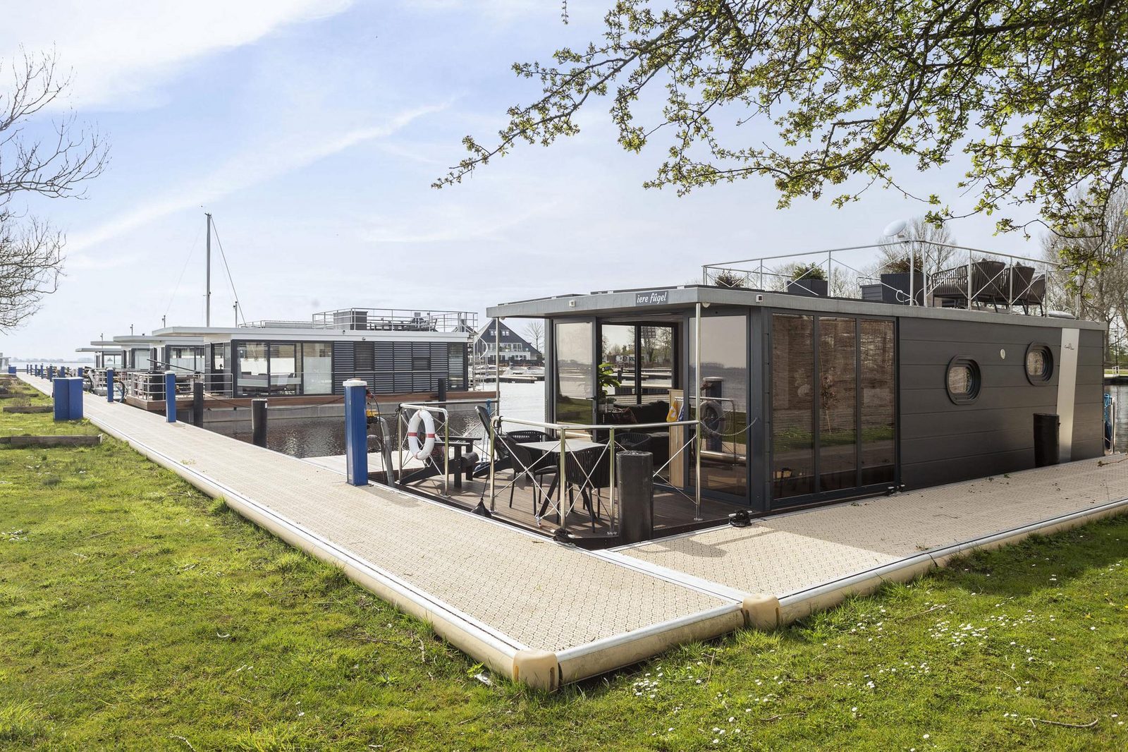 Houseboat 'Iere Fügel' met tuin en 2 SUP's - Paviljoenwei 4 | Offingawier