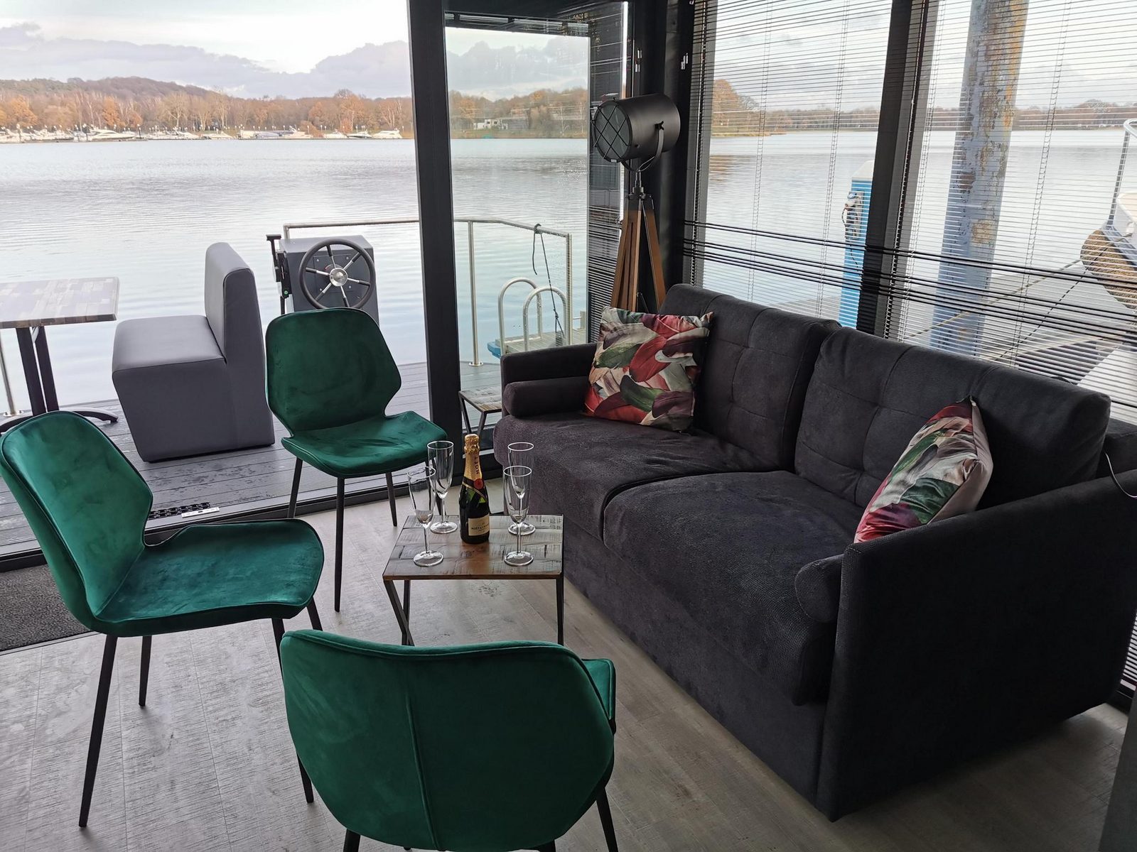 Houseboat Marina Mookerplas 4-6 persons (without roof terrace)