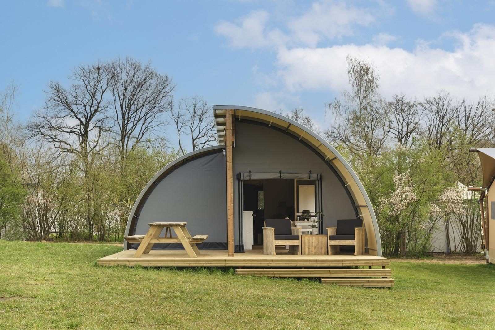 Group accommodation (6x luxury glamping tent) I 28 people