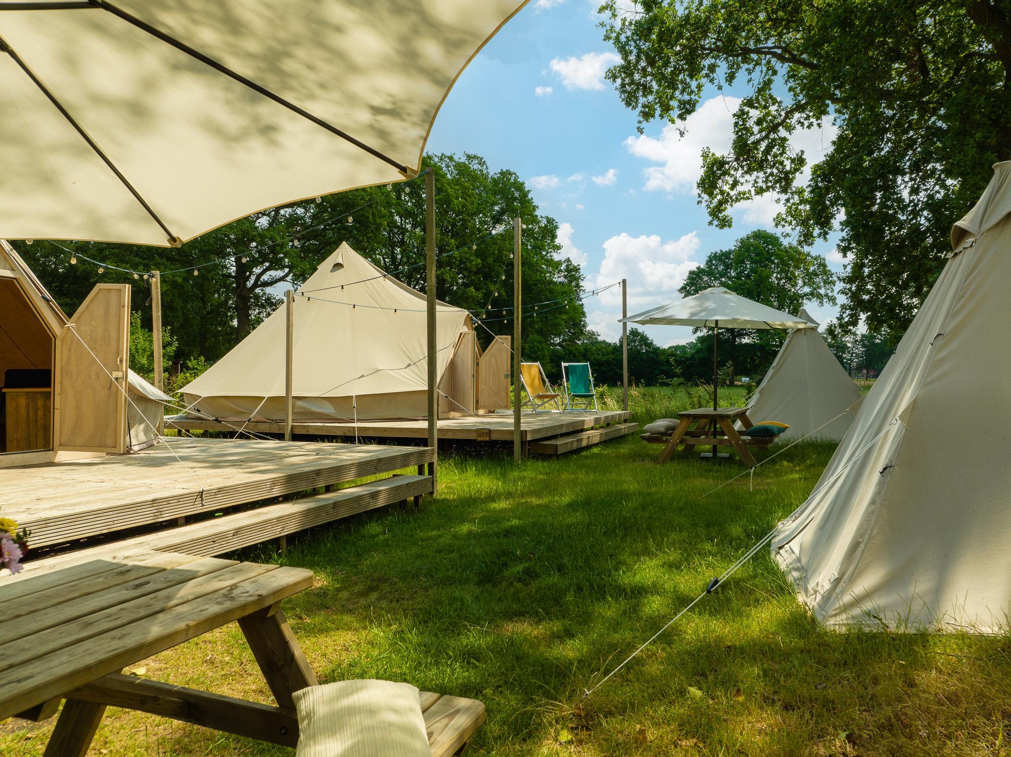 happy-in-the-meadow-tent-with-private-sanitary-facilities-2-pers
