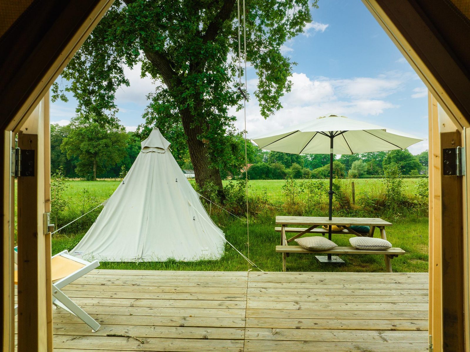 Happy in the meadow tent with private sanitary facilities | 2-4 persons