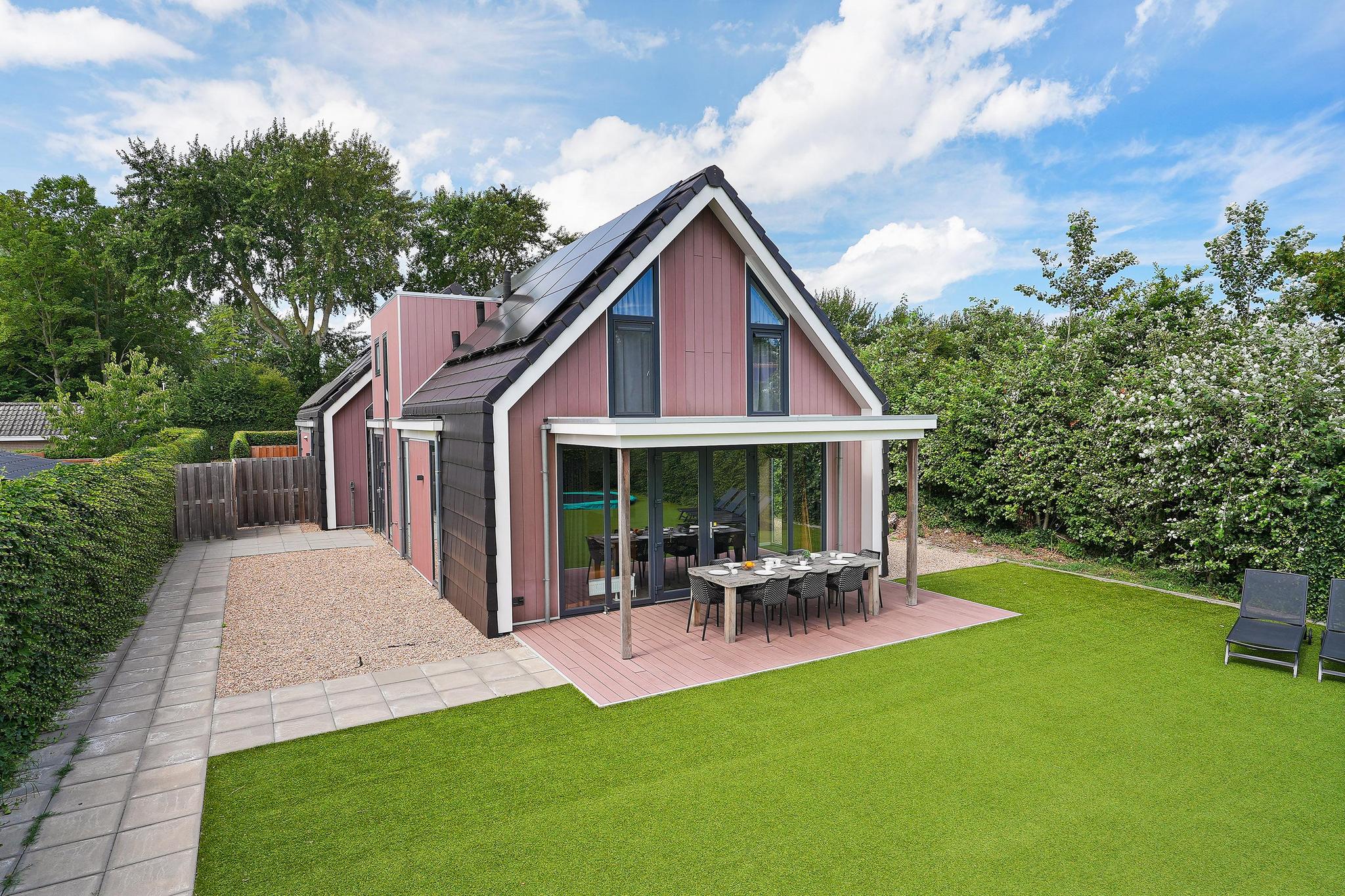 Prachtige luxe villa op 2 minuten van het strand met jacuzzi, grote tuin, veranda en trampoline (Honden toegestaan).