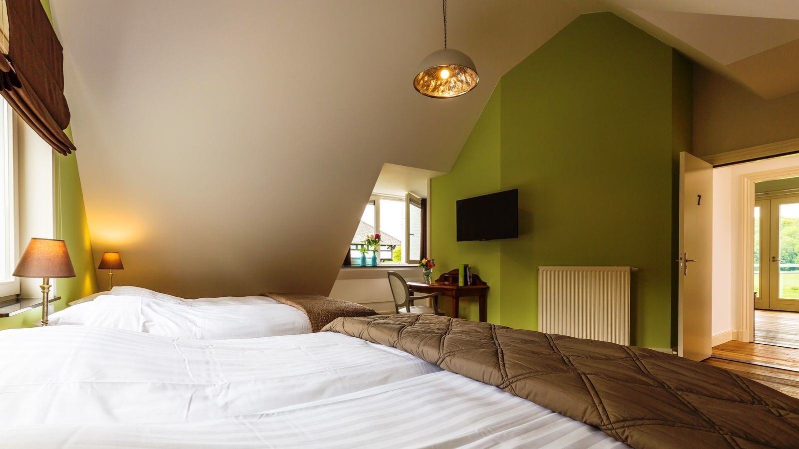 Witte Villa - luxe vakantiewoning Zuid-Limburg met zwembad en sauna