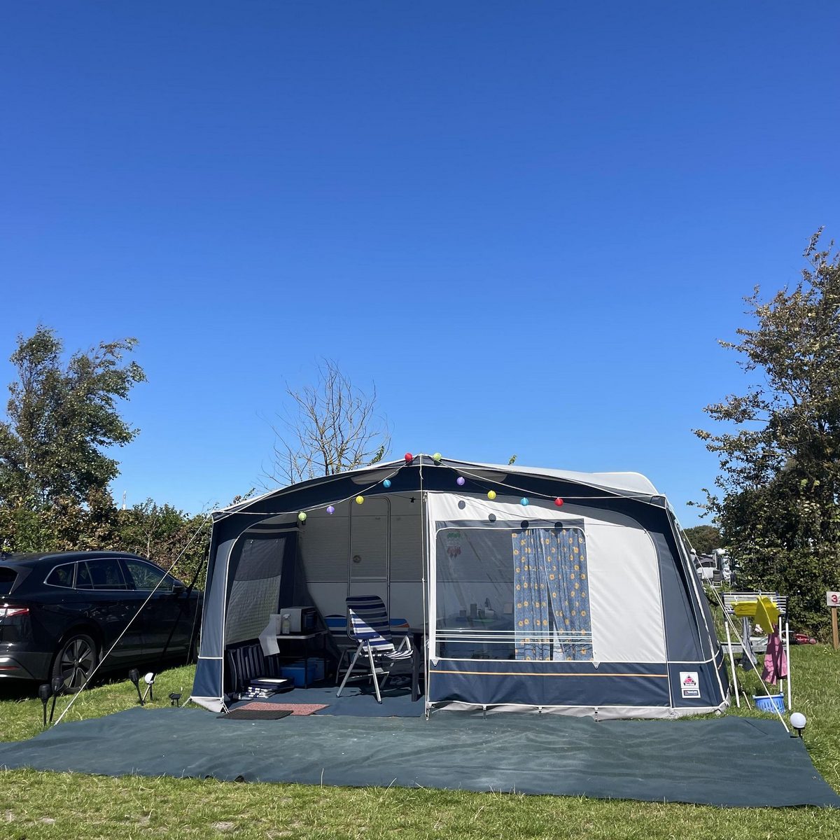 Camping L pitch with convenience