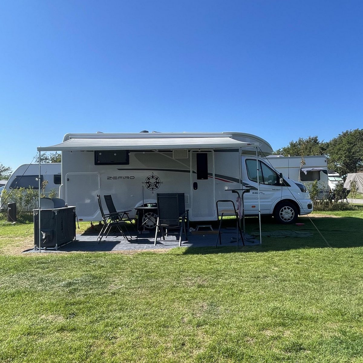 Camping XL pitch with convenience