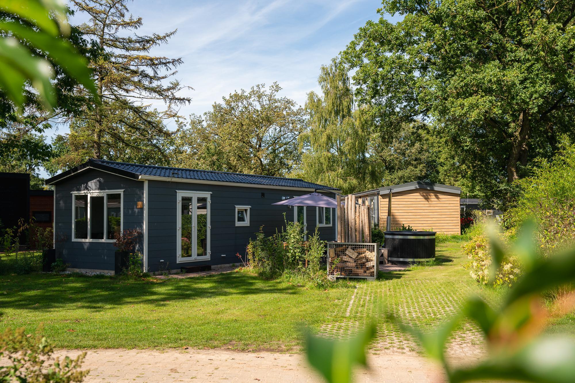 Bungalette 4 persons basic with hottub afbeelding