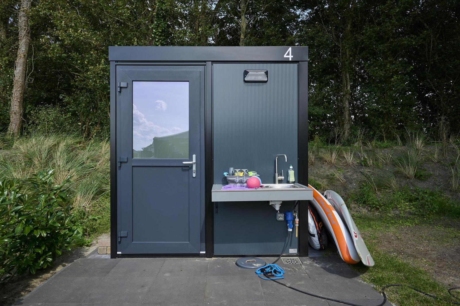 Comfort pitch with private sanitary facilities