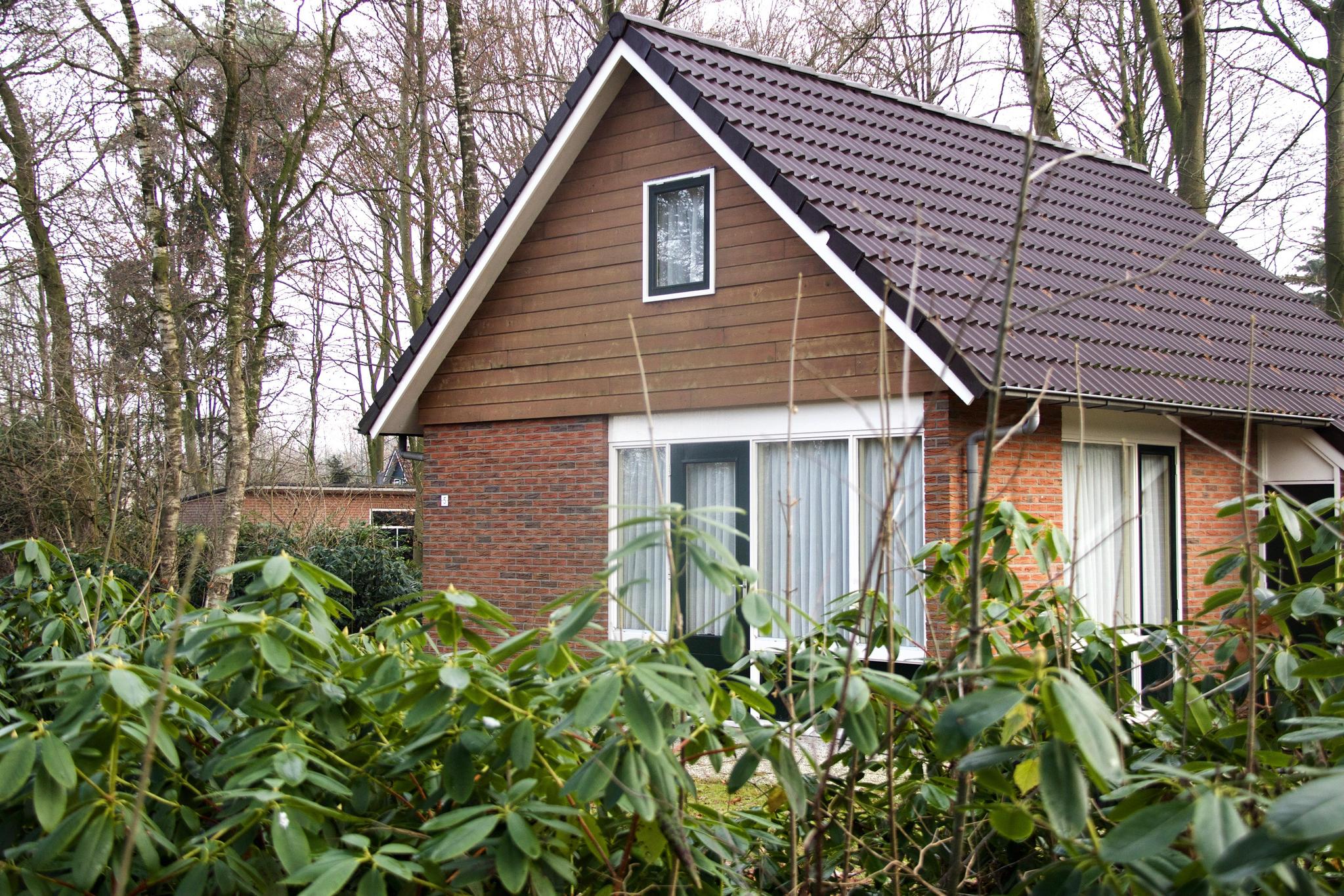 Deze basic bungalow, gelegen te midden van de bossen, is geschikt voor 4 personen en een ideale uitvalbasis voor wie er graag op uit gaat.