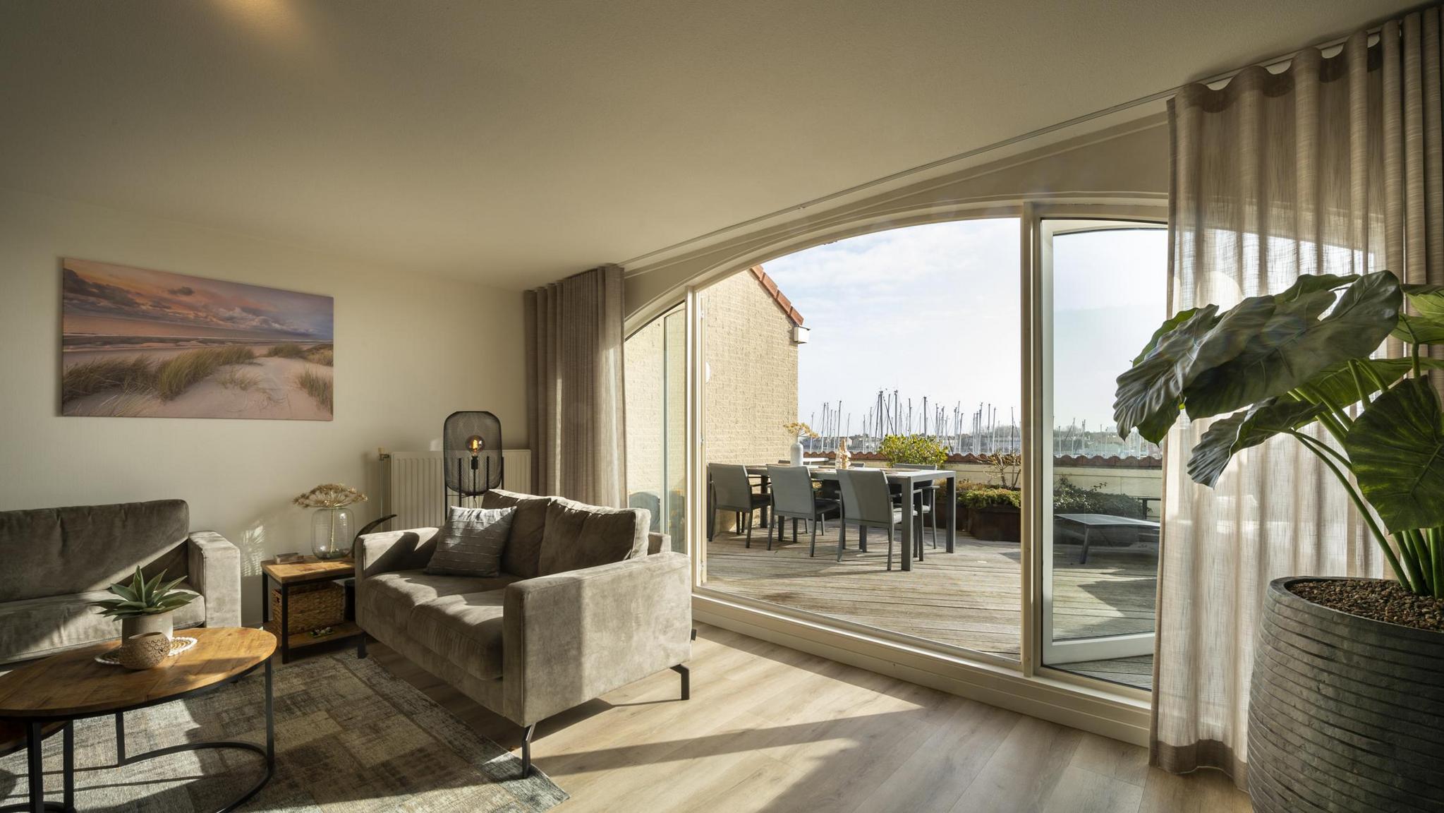 Stilvoll eingerichtetes Appartement, den Jachthaven direkt als Vorgarten, ein exklusives Ferienparadies für die schönsten Tage im Jahr