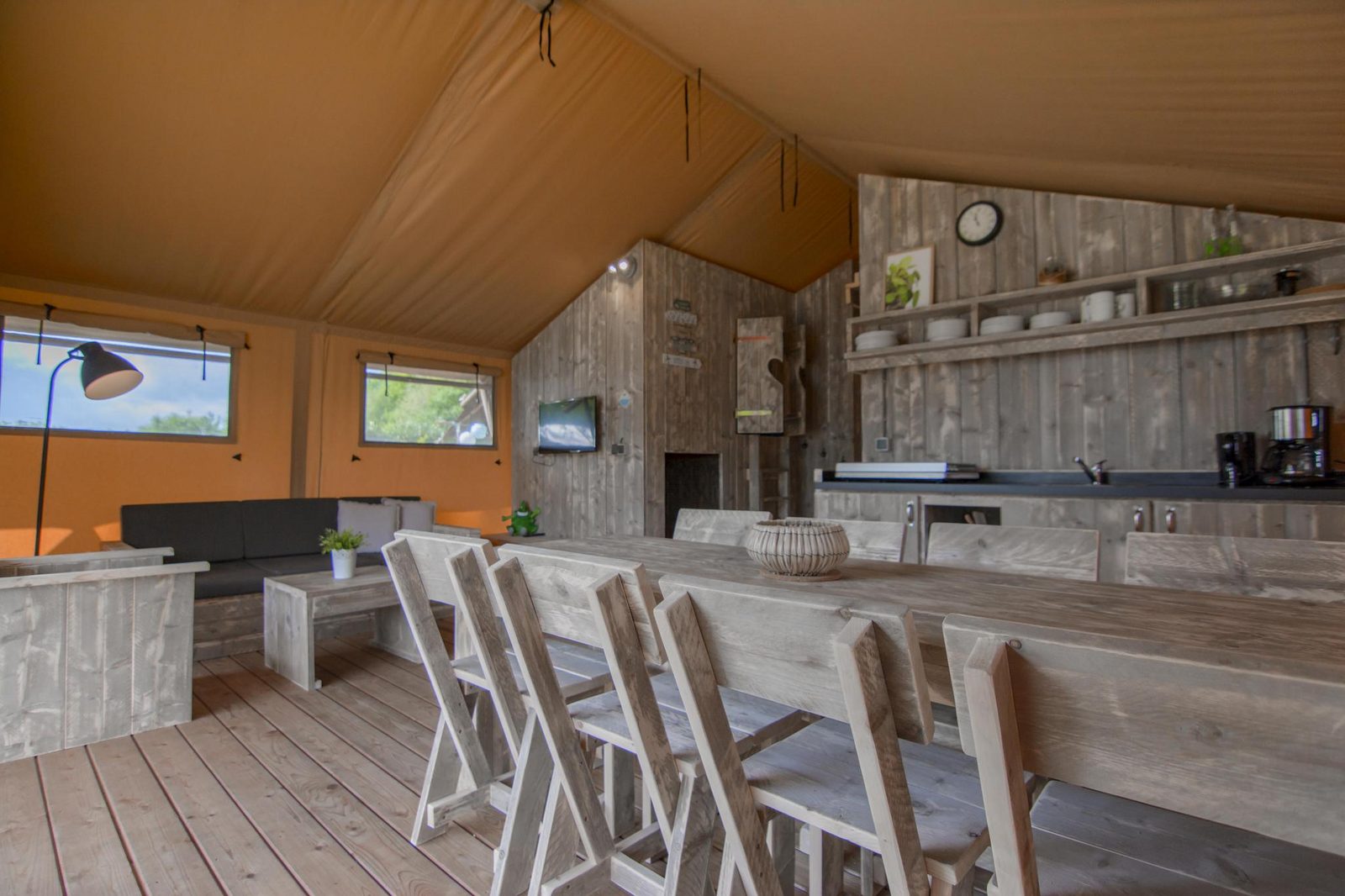 8-Person Woud-Lodge