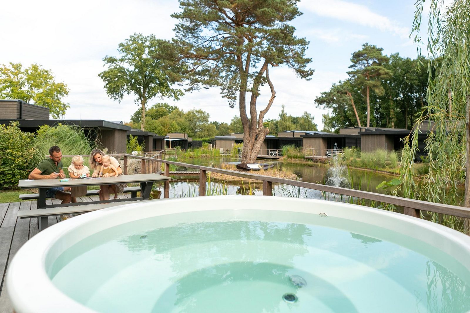 Luxus Lodge mit Hot Tub am Wasser