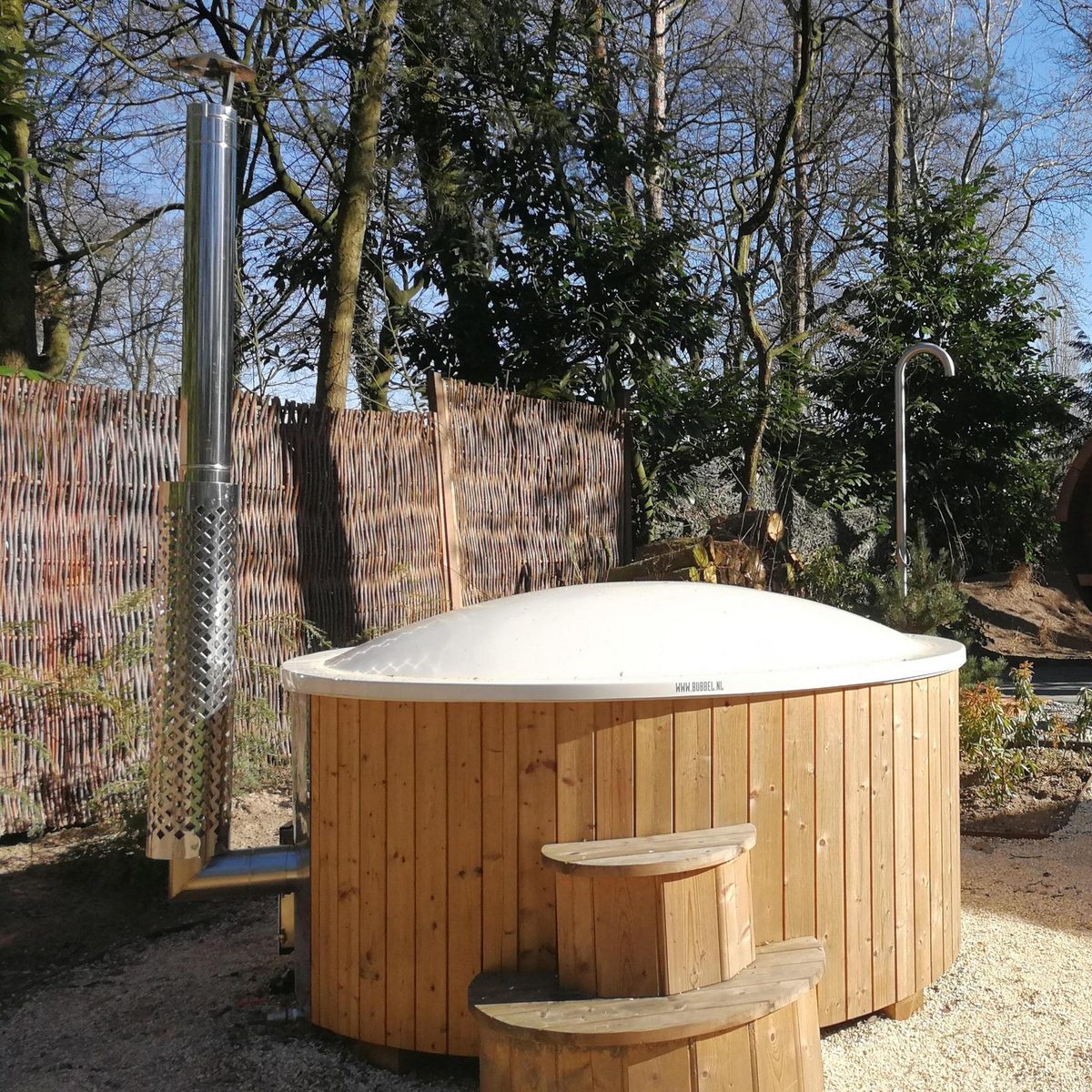 Wood Lodge Eco 4 people with a hot tub