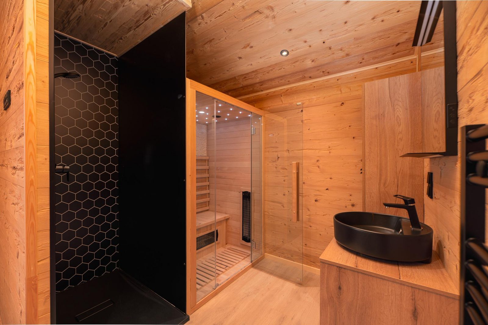 Terrace Lodge with sauna and hot tub