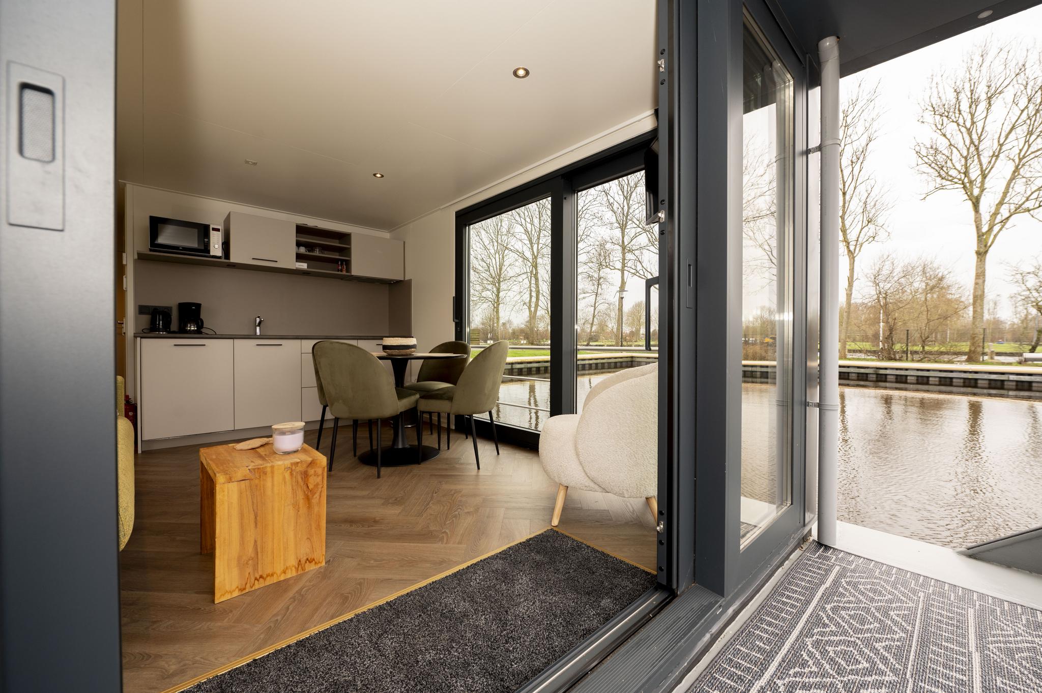 houseboat-paviljoenwei-4-sneek-offingawier
