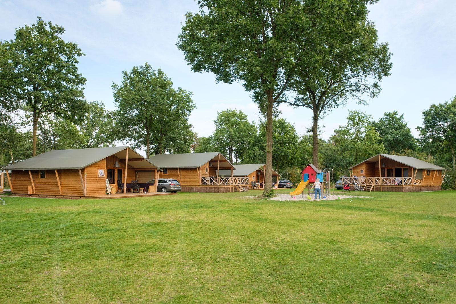 Die Luxusversion der Rheezerlodge mit schönen Extras und einer riesigen Veranda!🌞