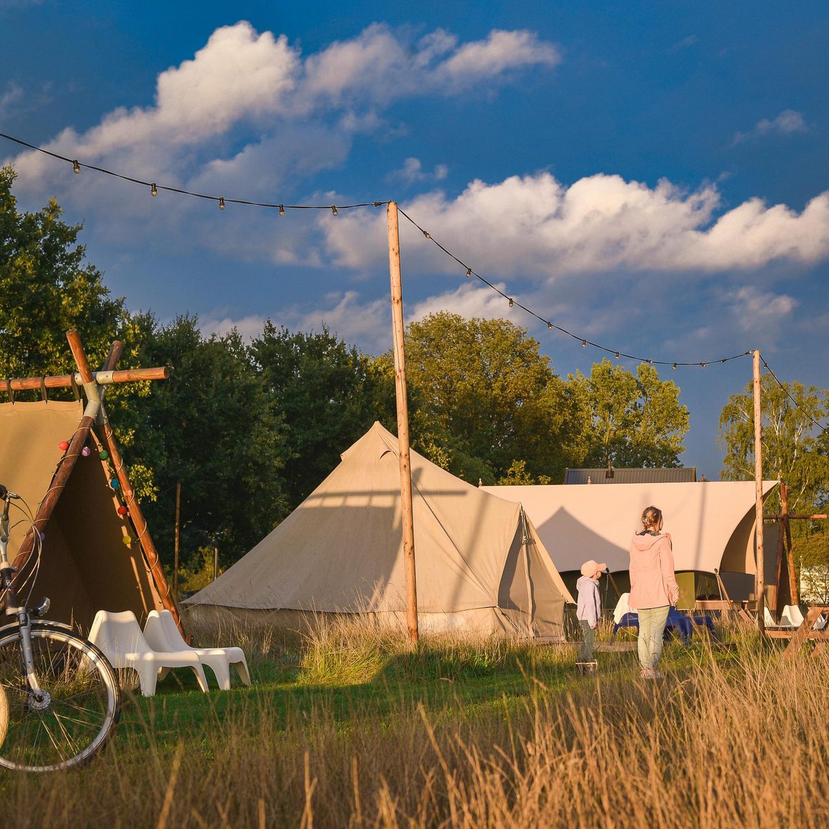 Pop-up glamping: 12x Awaji 2P + 12x Bell tent 2P | 48 pers. 
