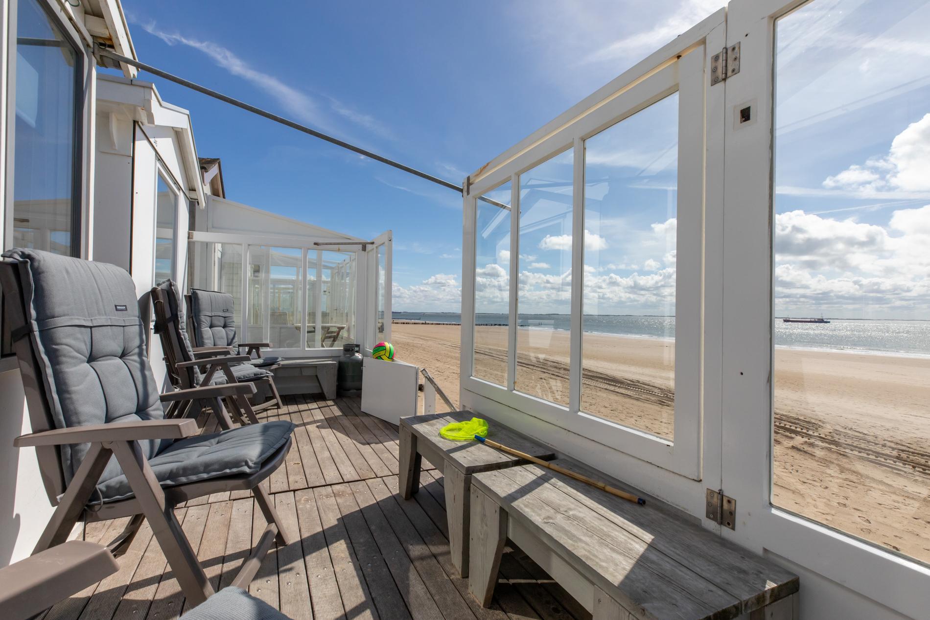 slaapstrandhuisje-strand-dishoek-345-346-dishoek