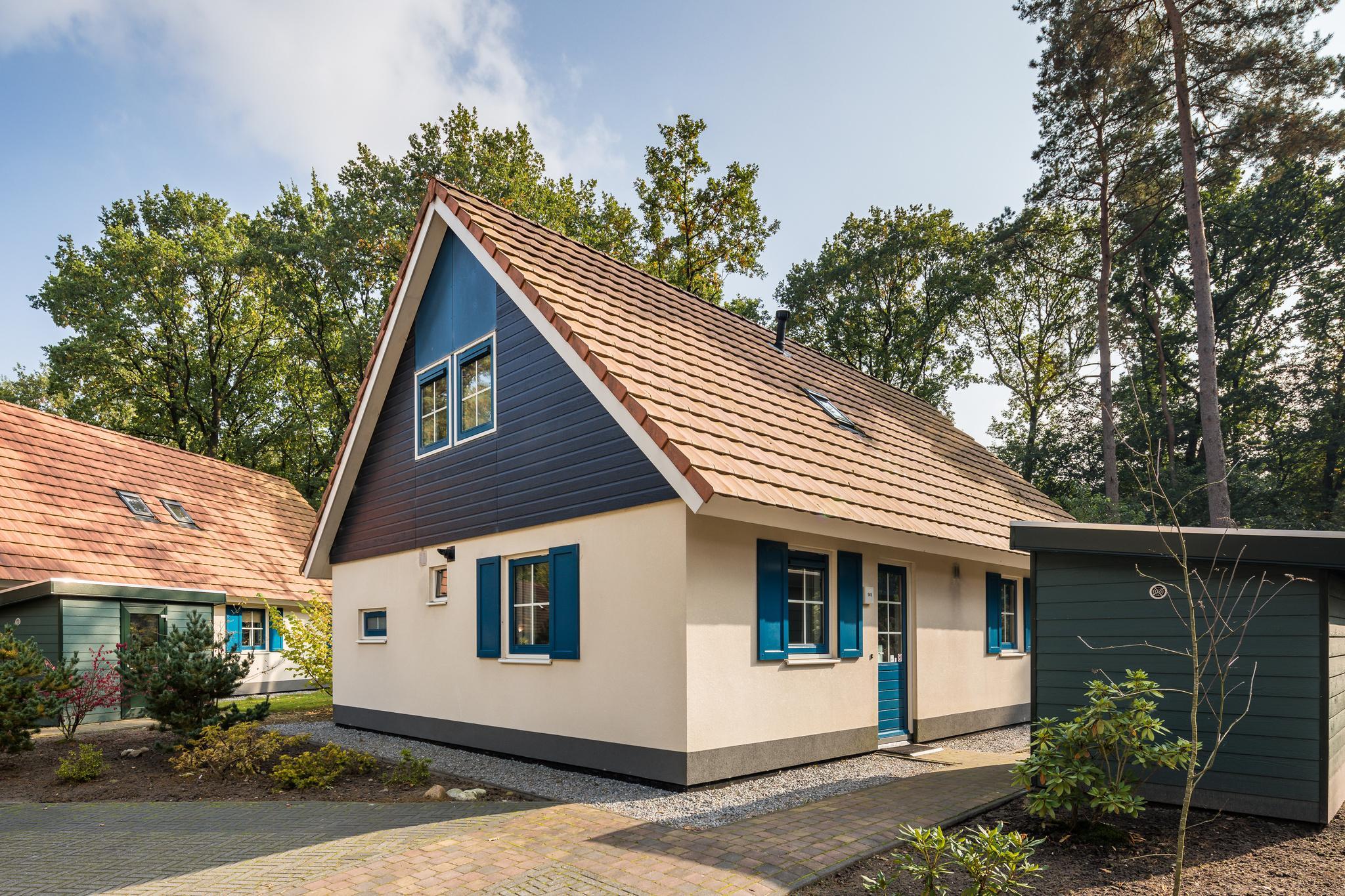 Stijlvolle wellness bungalow met bubbelbad, sauna en sunshower.