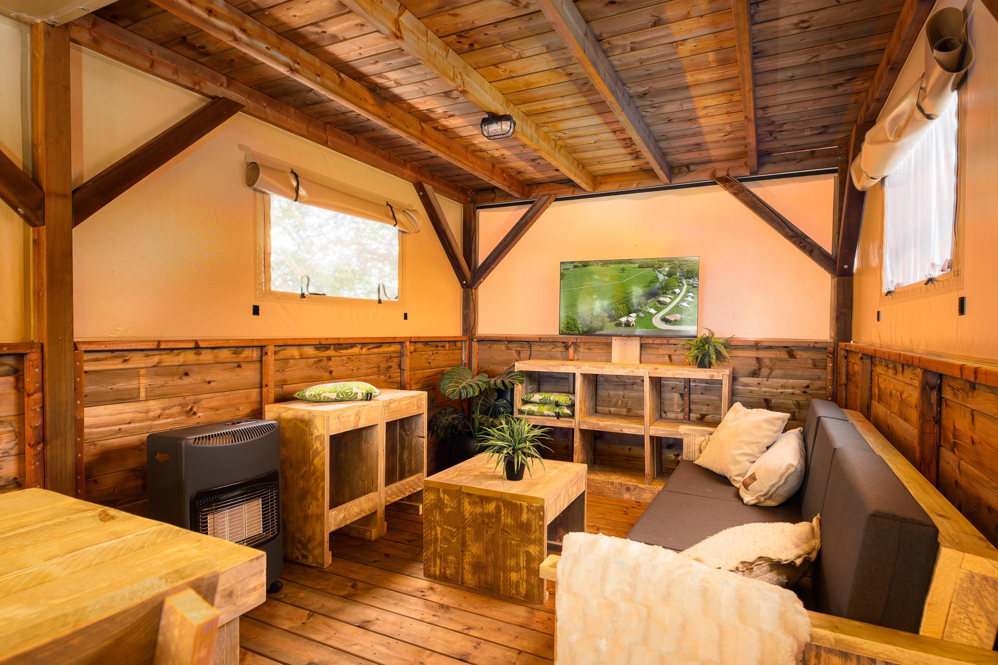 Treehouse tent at the Regge with private sanitary facilities | 6 people