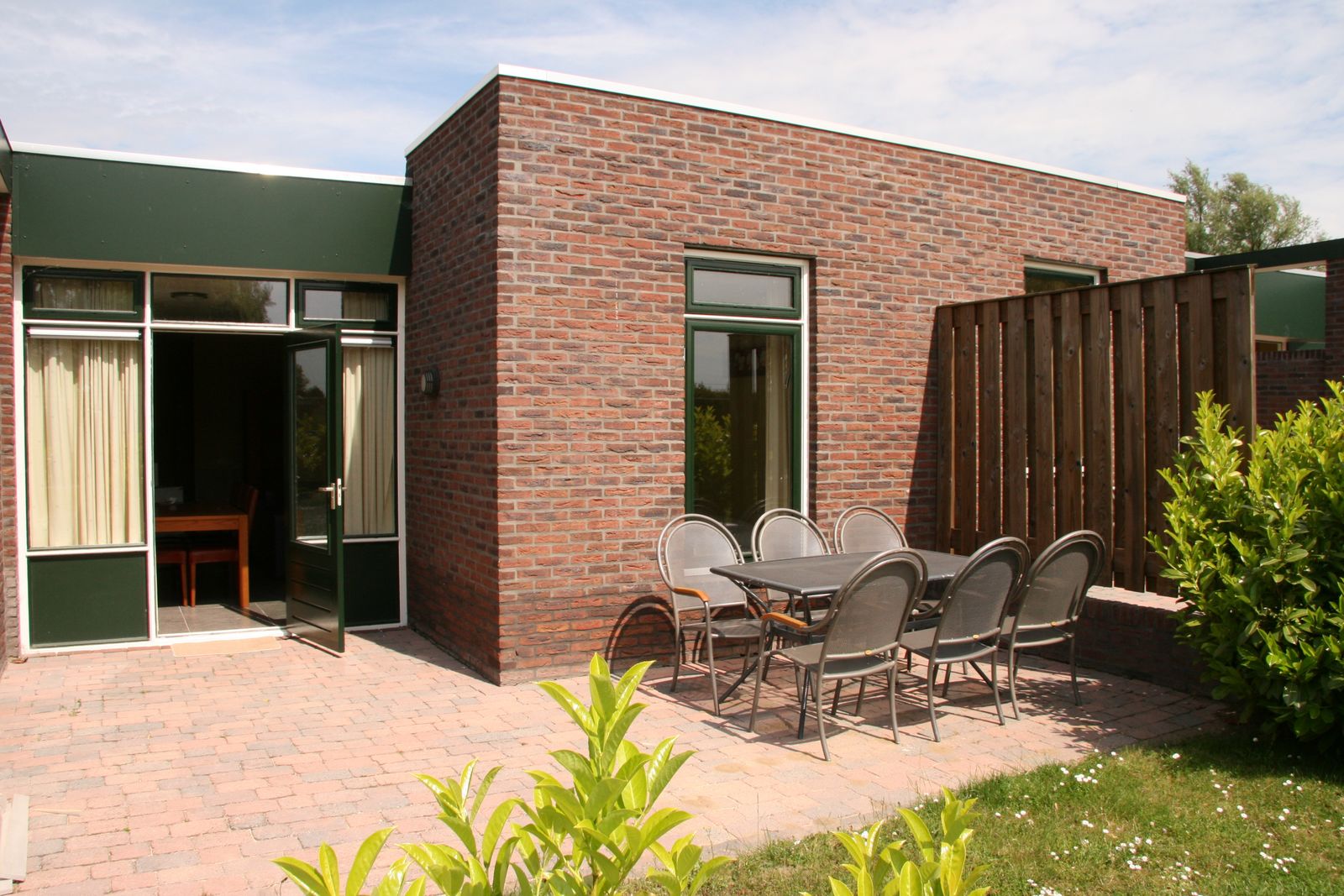 Geschakelde bungalow voor 6 personen, volledig ingericht.
