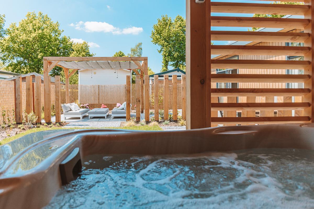 Geniet van ultieme ontspanning in de Voortse Villa Wellness Plus op de Veluwe, met privé sauna en jacuzzi. Perfect voor een luxe vakantie voor 4 personen.