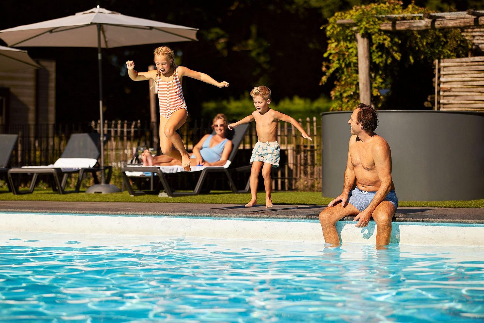 Luxuriöse Familien Wasserlodge + Hot Tub (6p) 