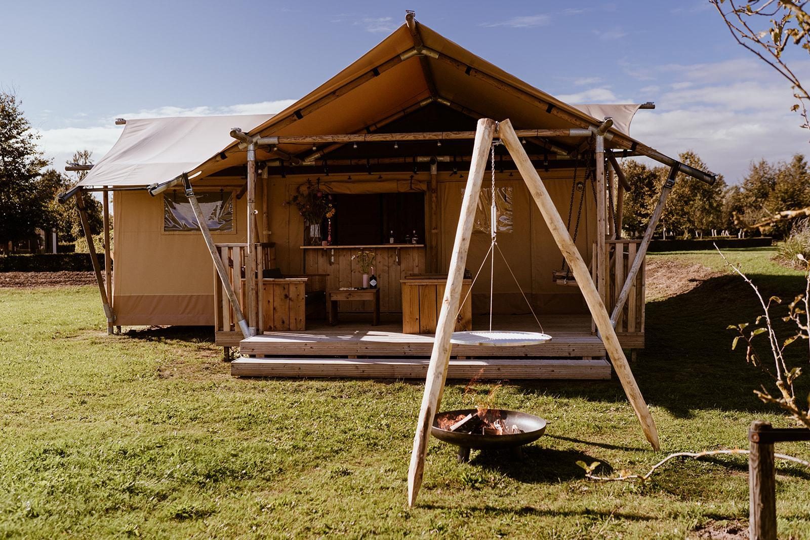 Groupaccommodation 'de Blokhut' + 4 5-person glamping tents (20 people)