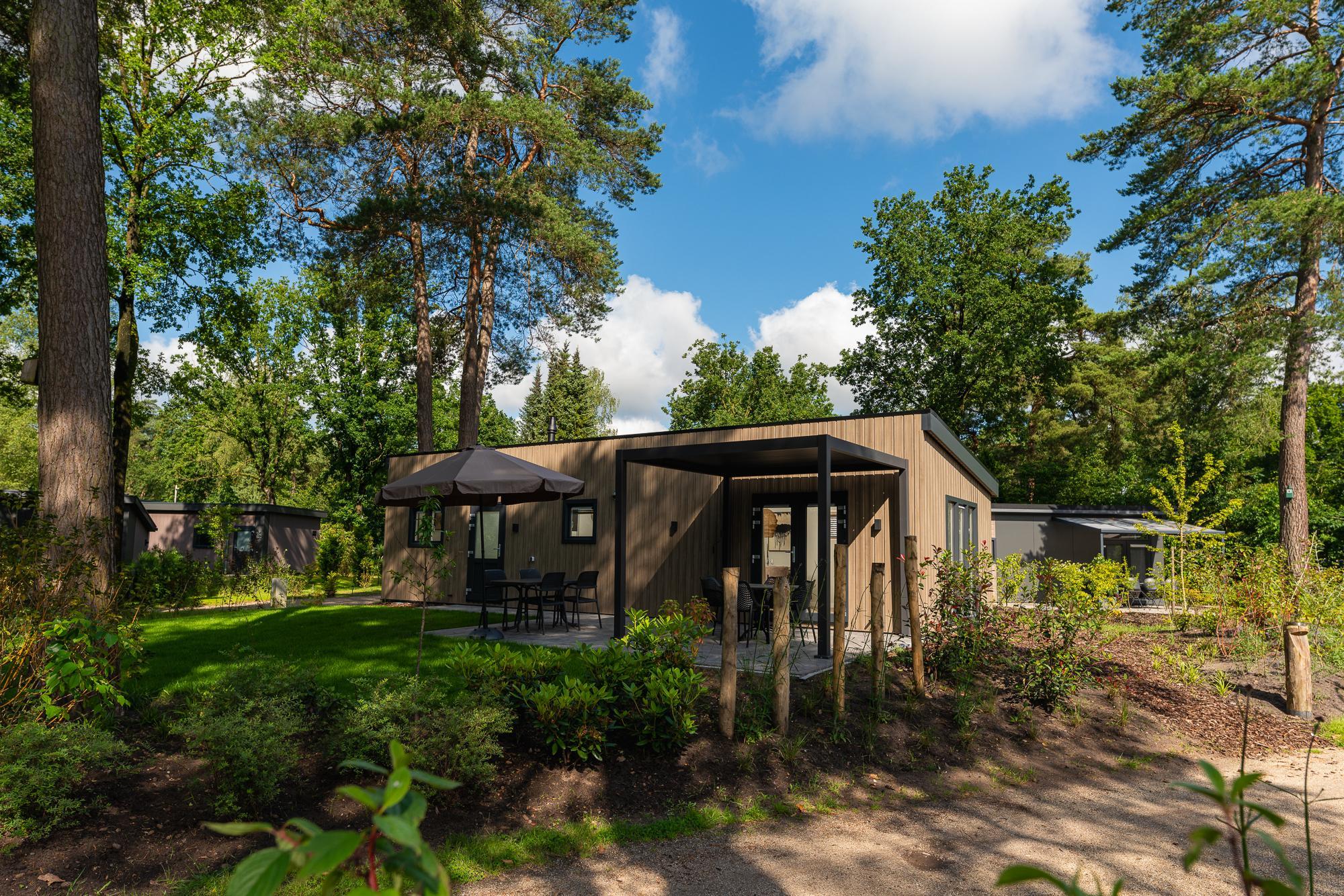 Die Loevestein Lodge bietet ein komfortables Ferienhaus für 4 Personen mit modernen Annehmlichkeiten und eigener Terrasse in der Veluwe.