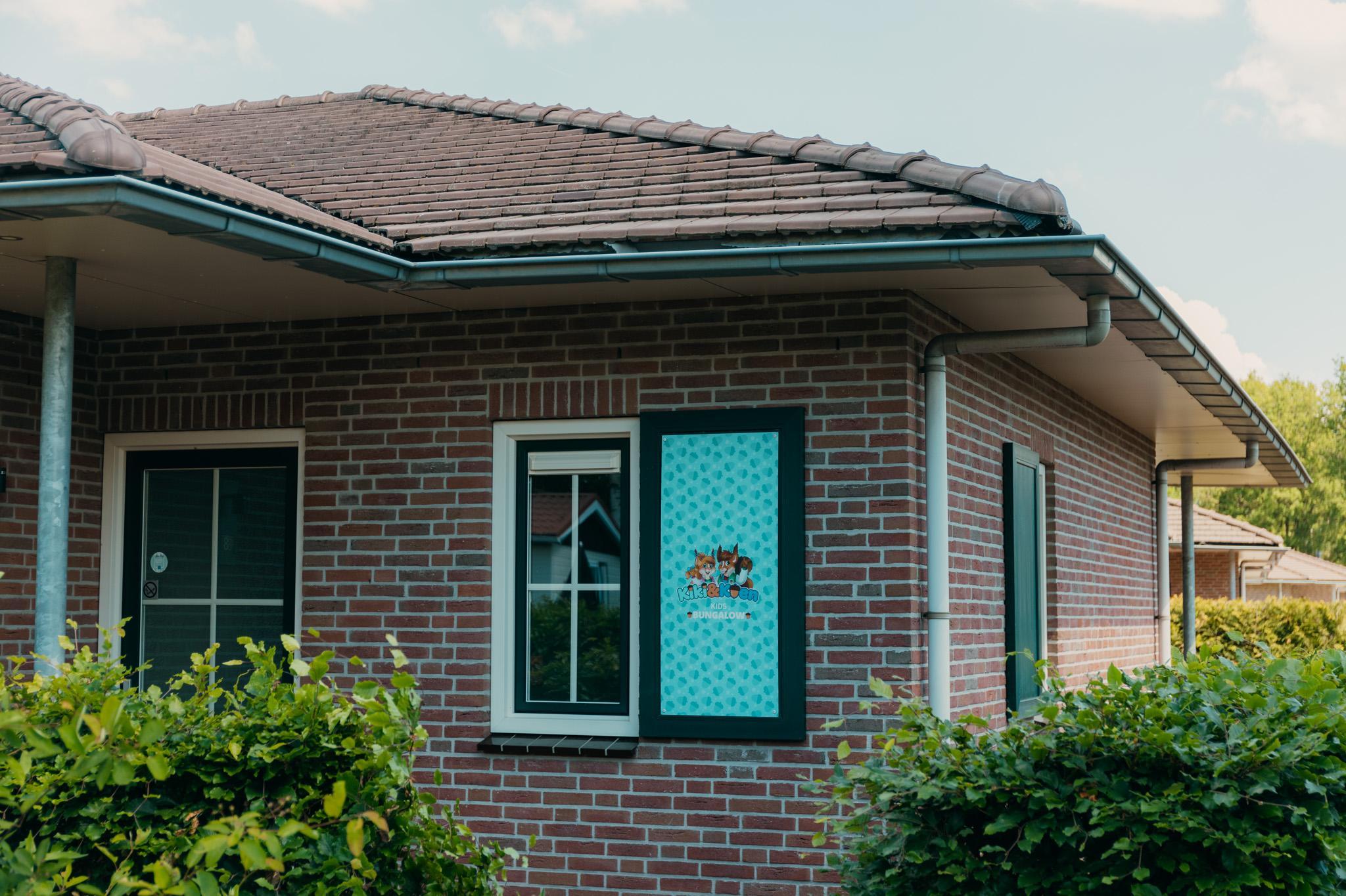 "Verblijf in een kindvriendelijke bungalow voor 7 personen op Recreatiepark De Boshoek en ontdek de Veluwe met het gezin. Geniet van comfort en natuur."