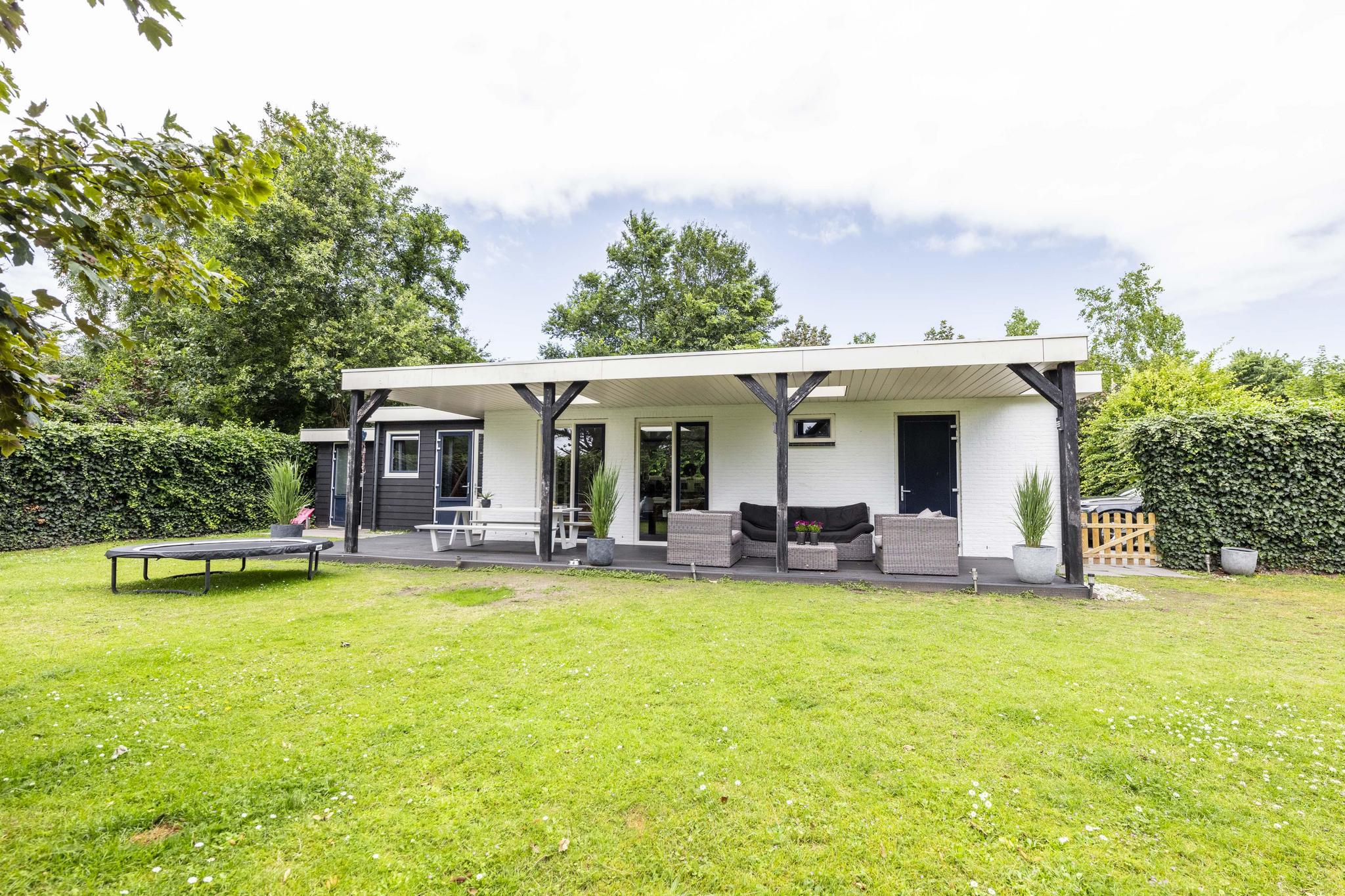 Ruim, mooi ingericht vakantiehuis op het rustige park "Prinsenhof"
