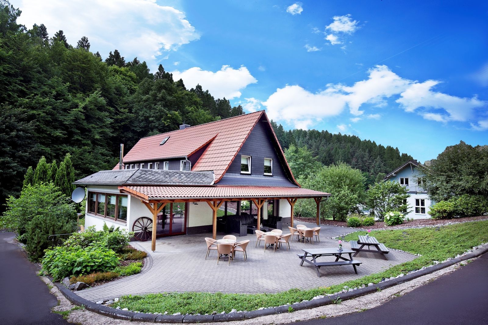 Huize Schutzbach XL - luxe vakantiehuis in de natuur van Duitsland