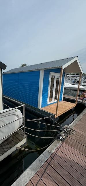 Zaandam Houseboat - Lathum