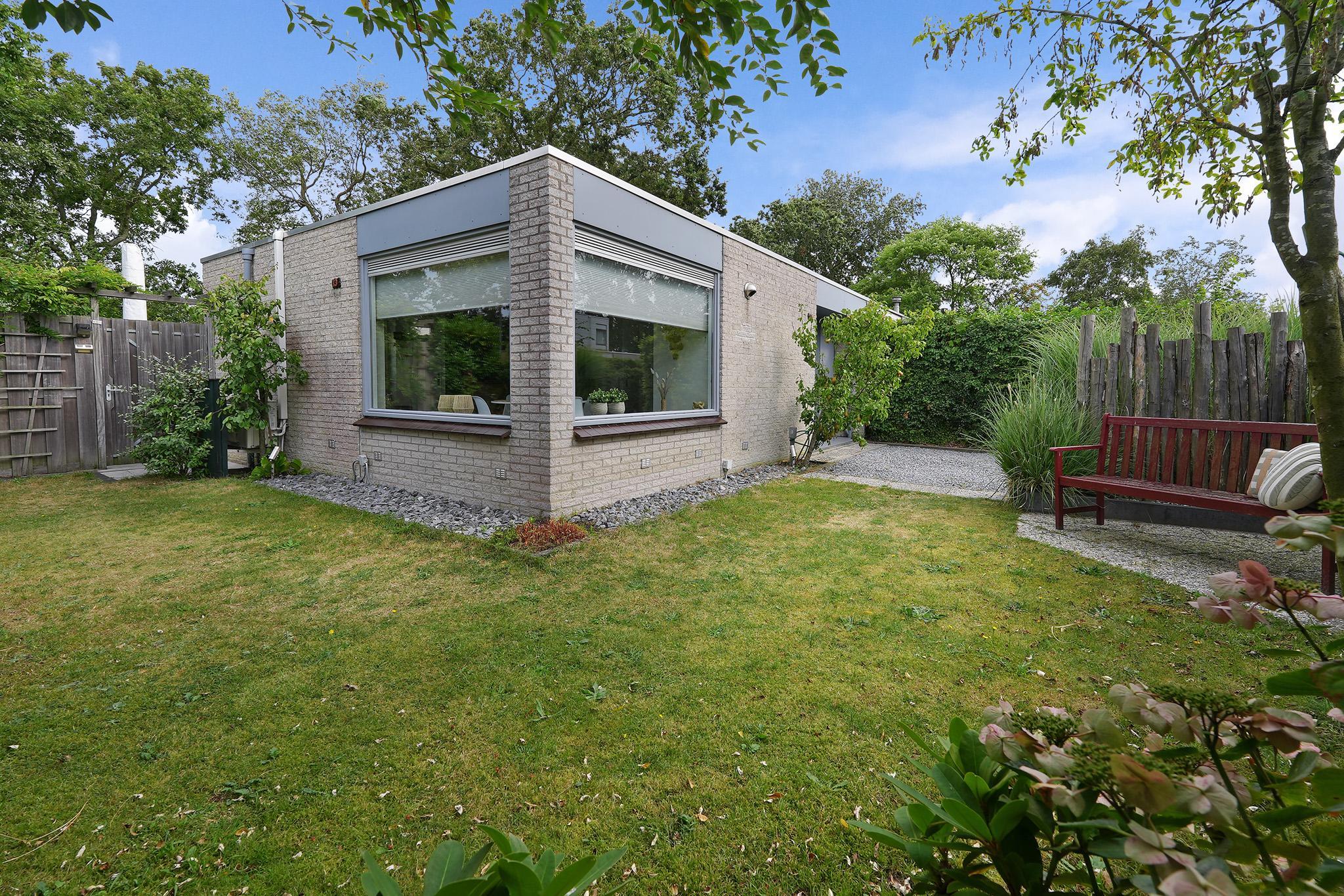 Sfeervol ingerichte bungalow vlakbij het strand
