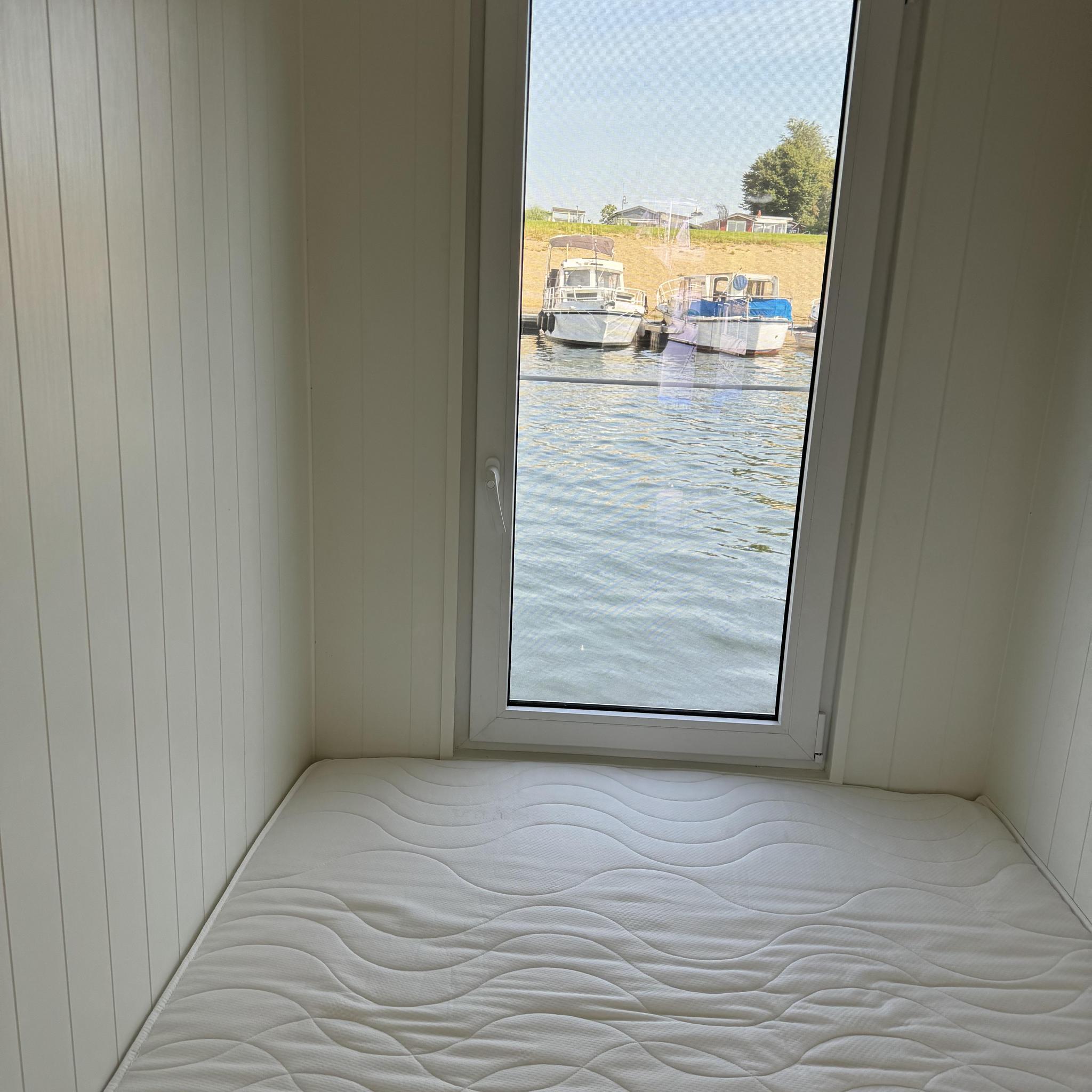 Zaandam Houseboat - Lathum