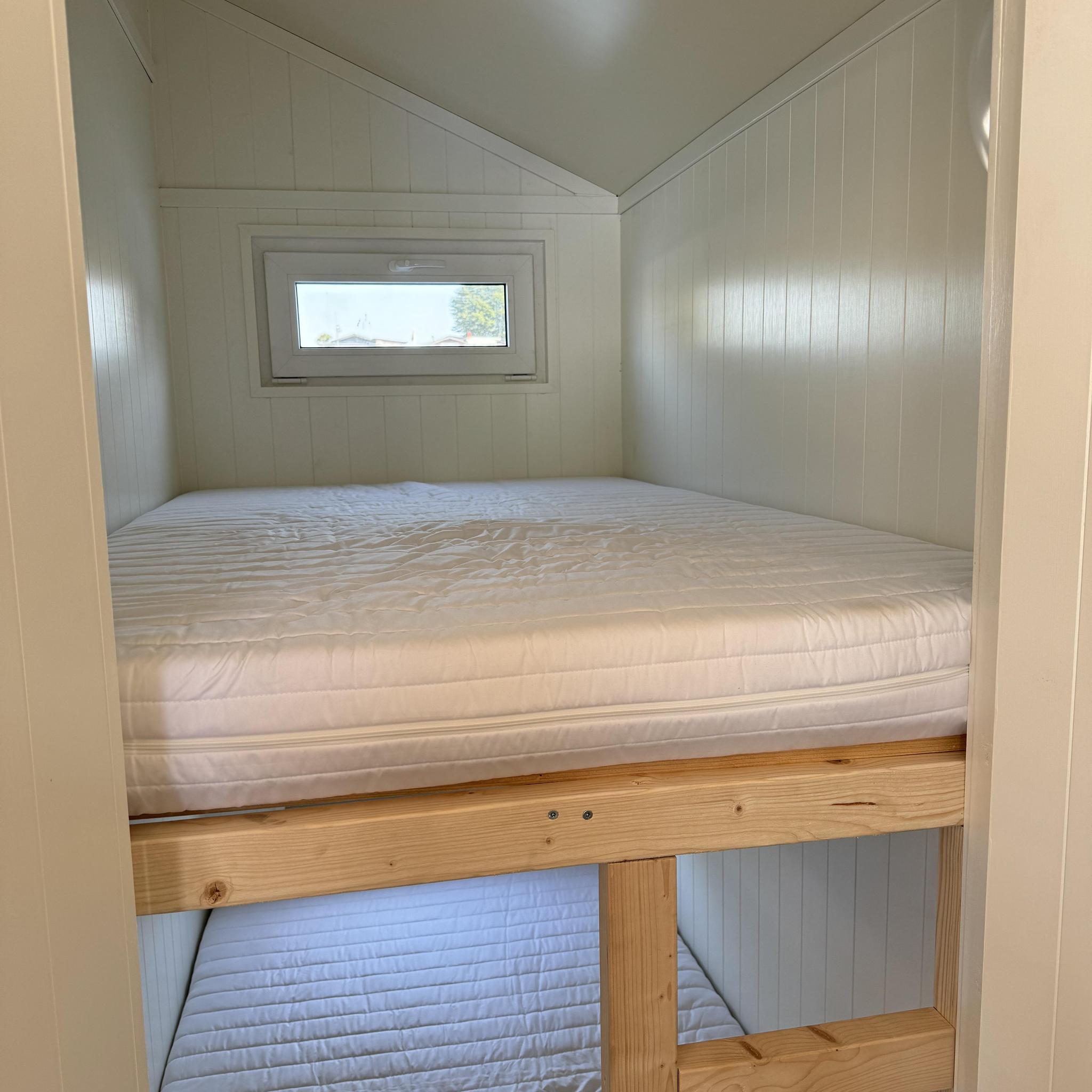 Zaandam Houseboat - Lathum