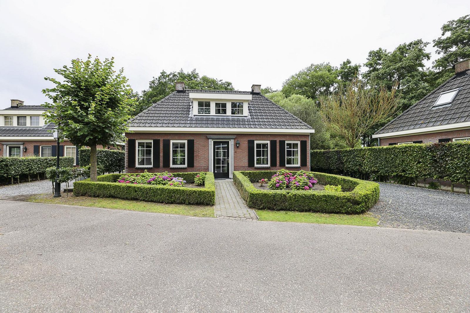 De Notariswoning is een vakantievilla voorzien van 2 badkamers, gebouwd in een authentieke stijl.