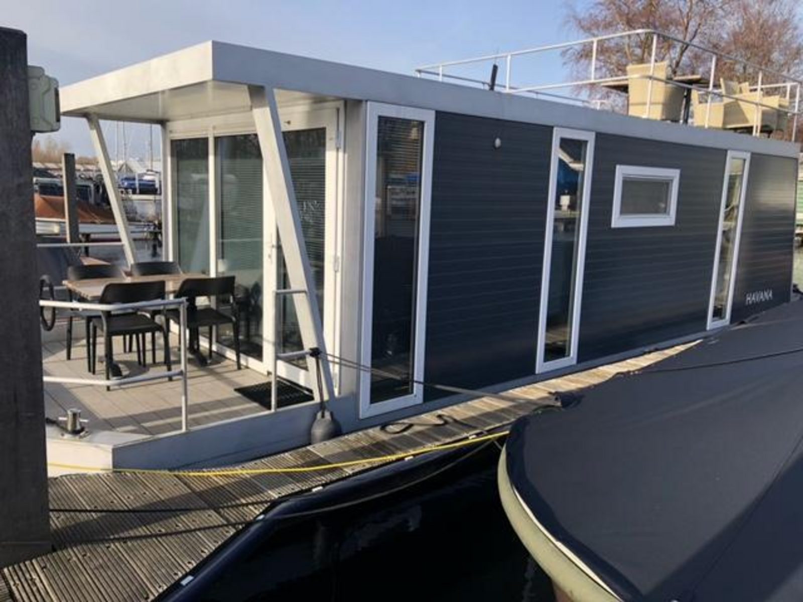 Houseboat 4 pers with roof terrace "De Hoop"