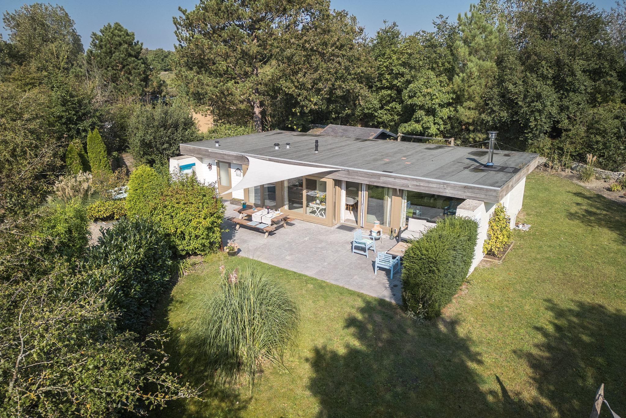Bungalow nur 8 Gehminuten vom ruhigsten Strand von Ouddorp entfernt, mit den meisten Sonnenstunden der Niederlande. Der ideale Ort für Sonne, Meer, Ruhe und Raum!